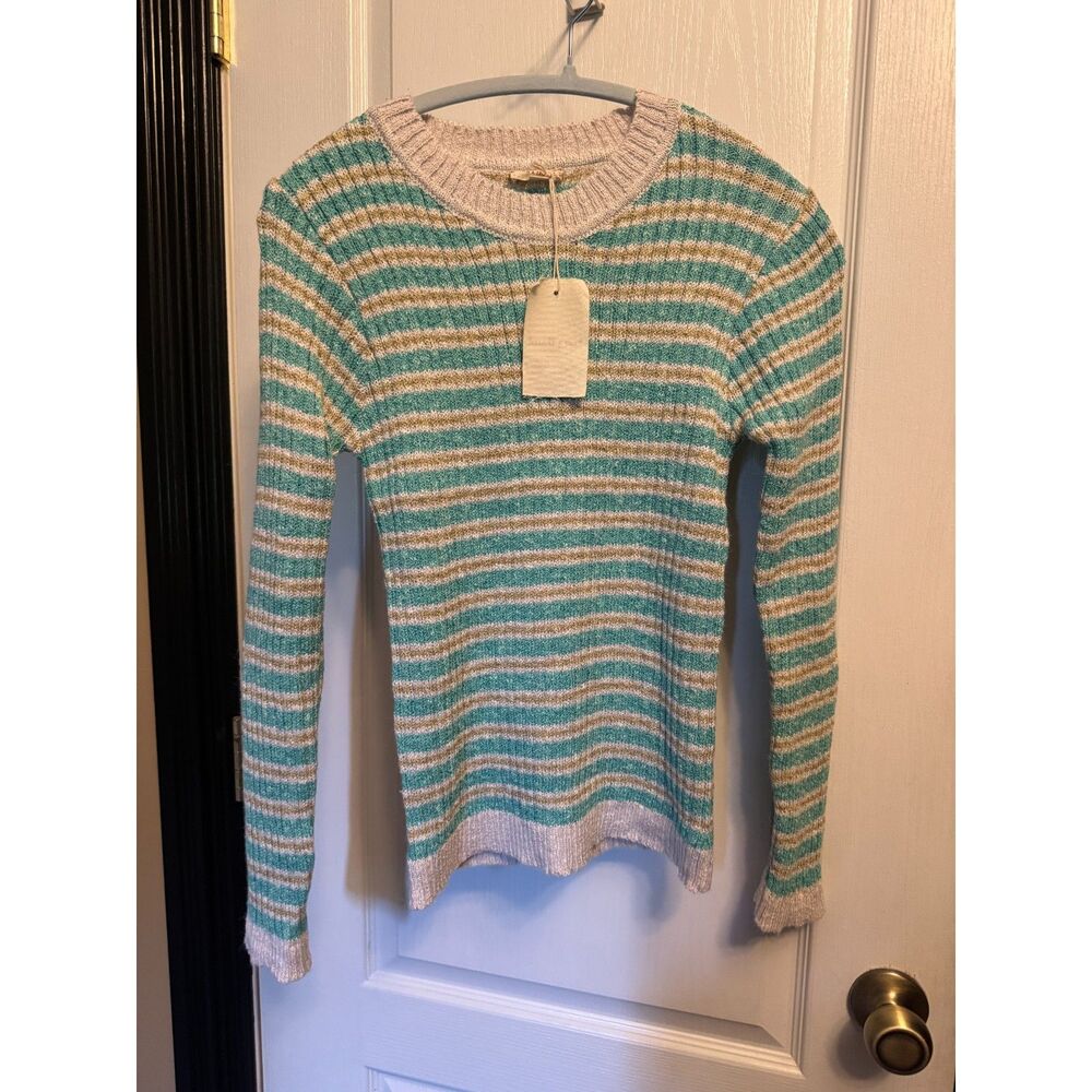 Long-sleeve knit sweater